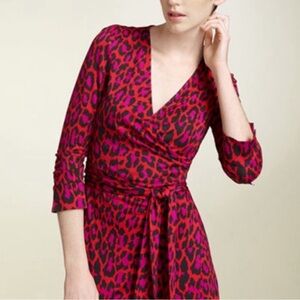 Diane Von Furstenberg Silk Print wrap dress size 2